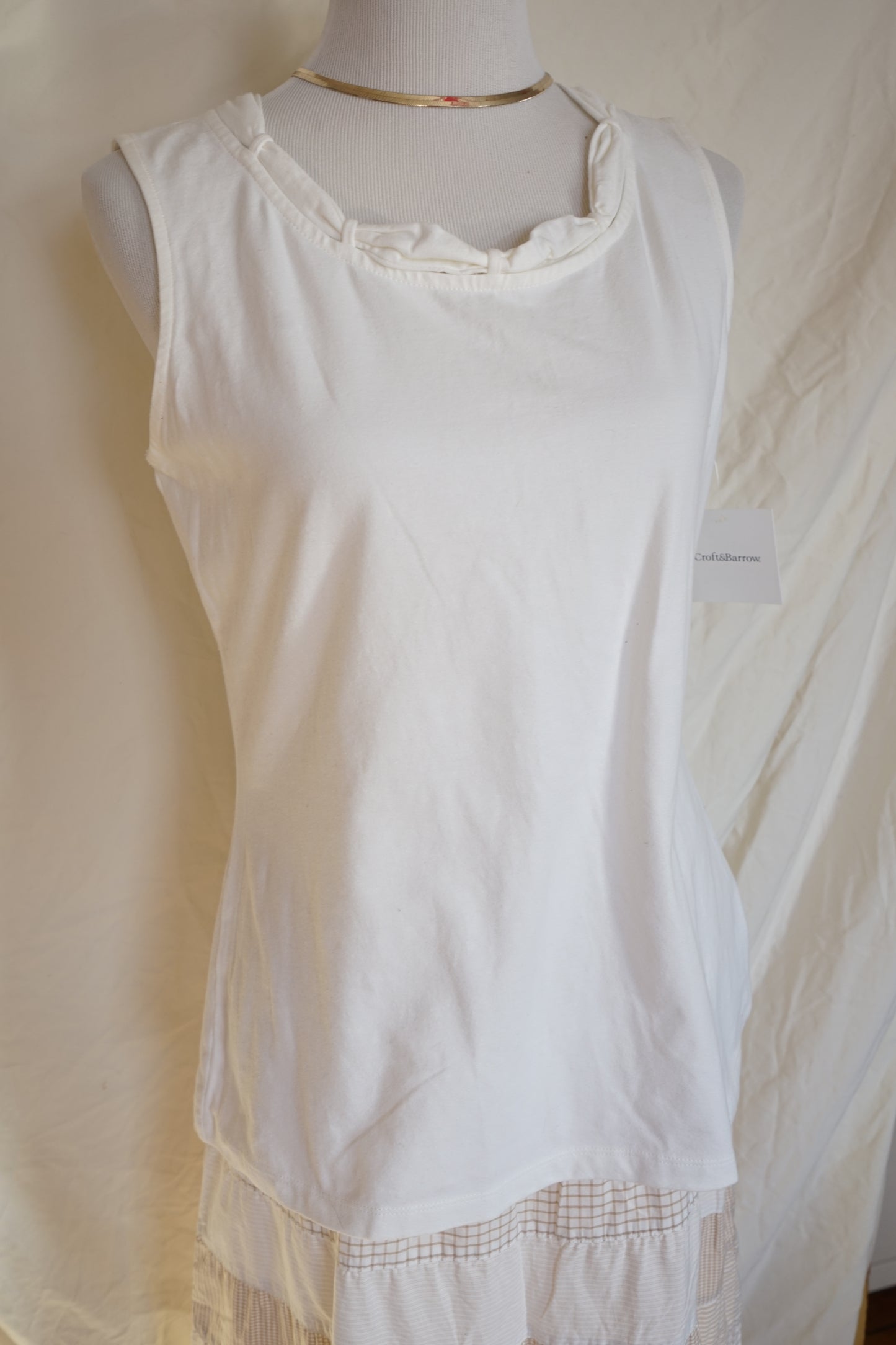 NWT Croft & Barrow Scalloped Neck White Tank (M)