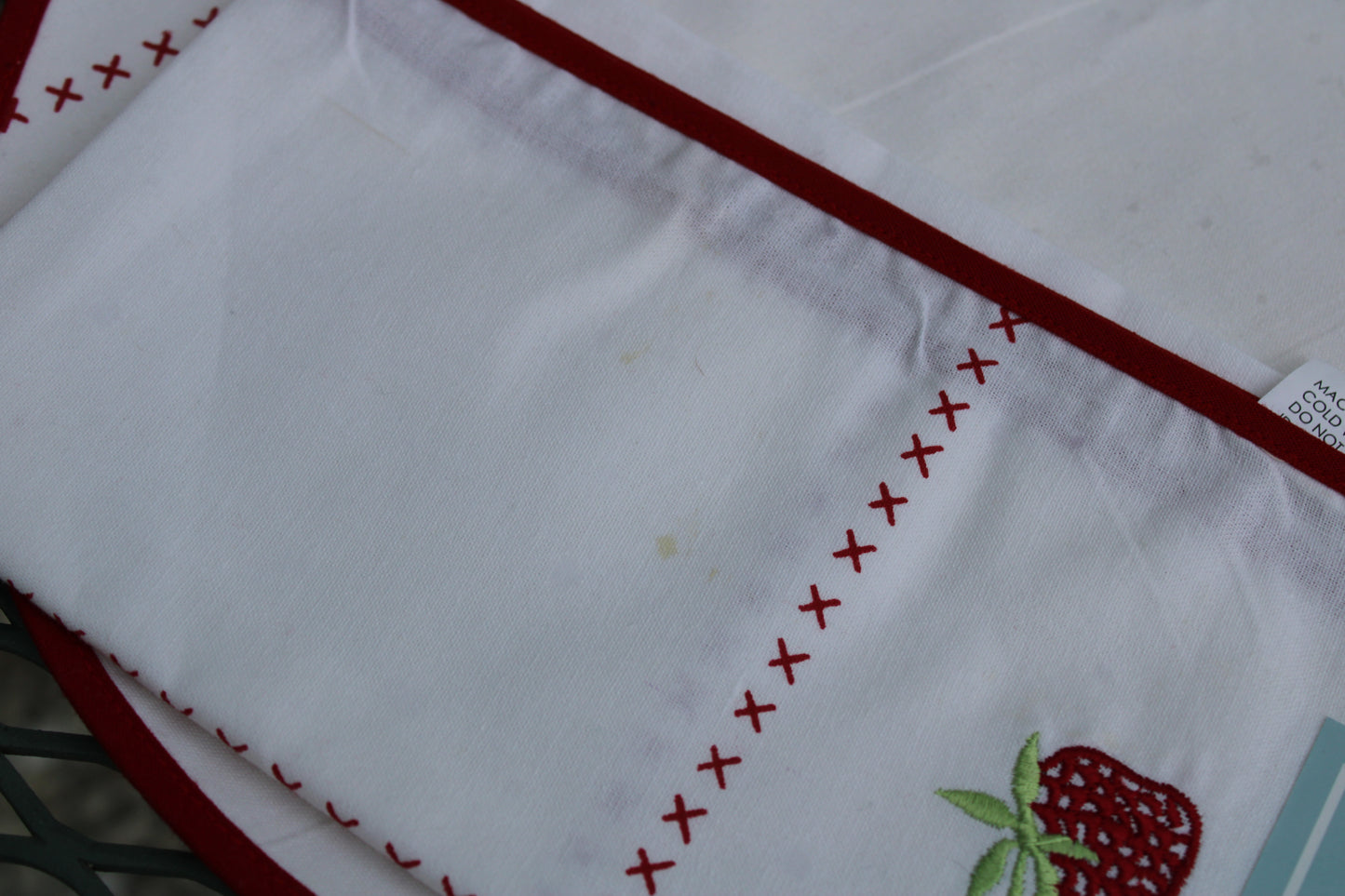 Vintage Strawberry Placemat & Napkin Set