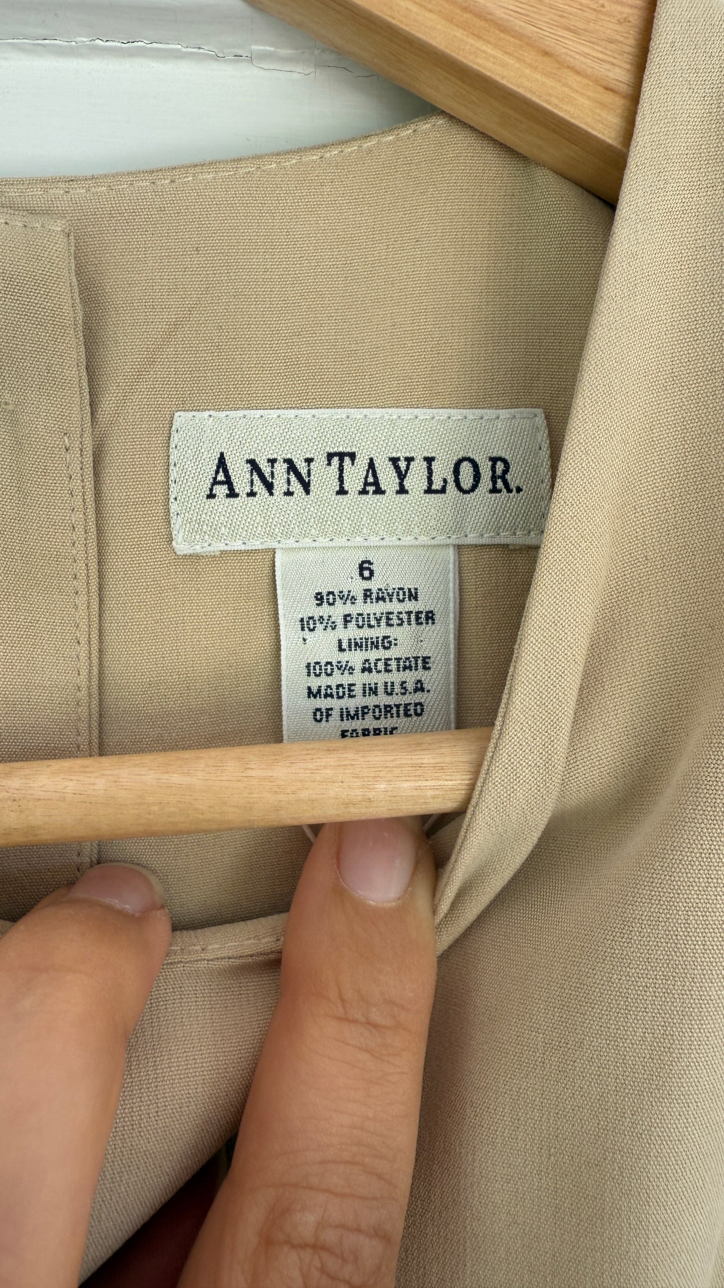 Ann Taylor Classic Button Back Belted Sheath Dress (6)